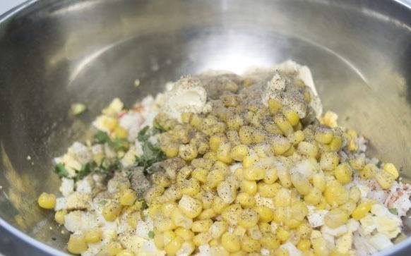 Крабовый салат с морепродуктами