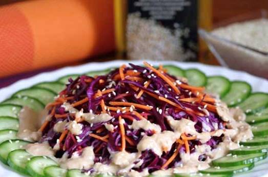 Овощной салат с кунжутным маслом
