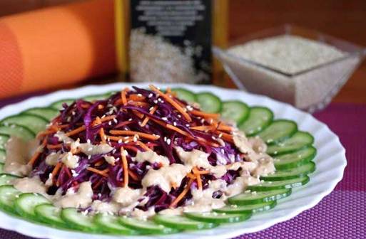 Овощной салат с кунжутным маслом