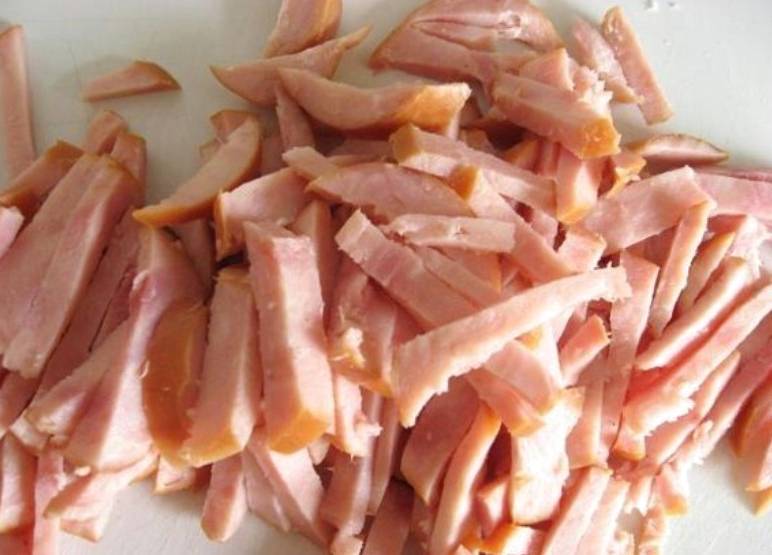 Салат «Баварский» с ветчиной и кукурузой
