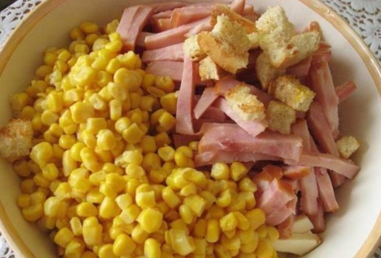 Салат «Баварский» с ветчиной и кукурузой