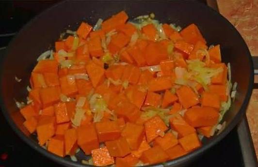 Суп-пюре из тыквы с курицей, картошкой и морковью