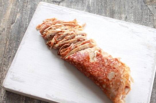 Салат «Анастасия» с корейской морковкой, яичными блинчиками и пекинской капустой