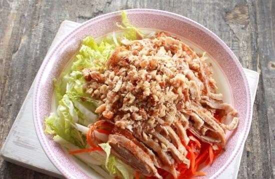 Салат «Анастасия» с корейской морковкой, яичными блинчиками и пекинской капустой