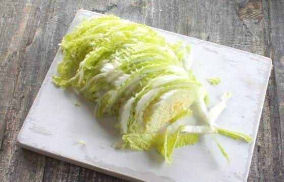 Салат «Анастасия» с корейской морковкой, яичными блинчиками и пекинской капустой