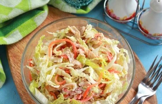 Салат «Анастасия» с корейской морковкой, яичными блинчиками и пекинской капустой