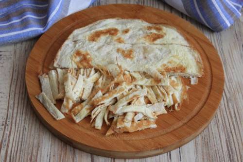 Салат «Анастасия» с корейской морковкой и яичными блинчиками Салат «Анастасия» с корейской морковкой и яичными блинчиками
