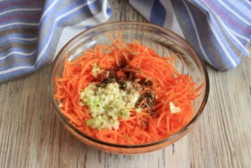 Салат «Анастасия» с корейской морковкой и яичными блинчиками Салат «Анастасия» с корейской морковкой и яичными блинчиками