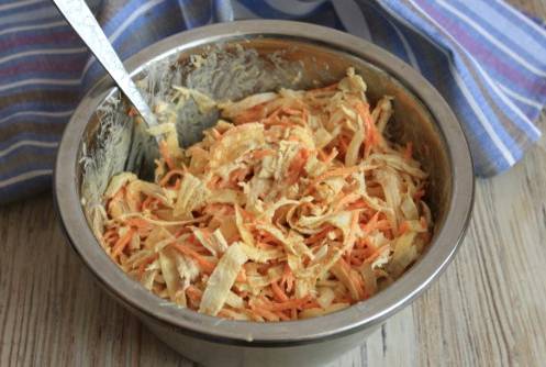 Салат «Анастасия» с корейской морковкой и яичными блинчиками Салат «Анастасия» с корейской морковкой и яичными блинчиками