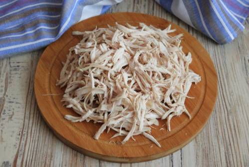 Салат «Анастасия» с корейской морковкой и яичными блинчиками Салат «Анастасия» с корейской морковкой и яичными блинчиками