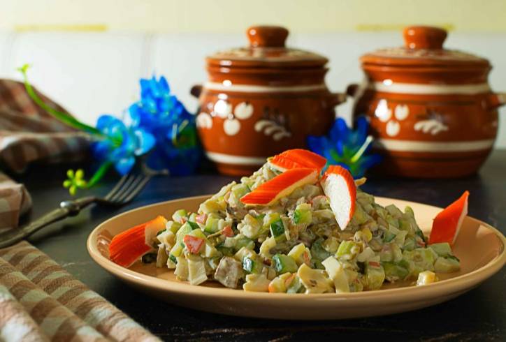 Салат «Аленка» с крабовыми палочками и шампиньонами