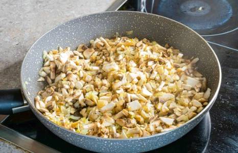Салат «Аленка» с крабовыми палочками и шампиньонами