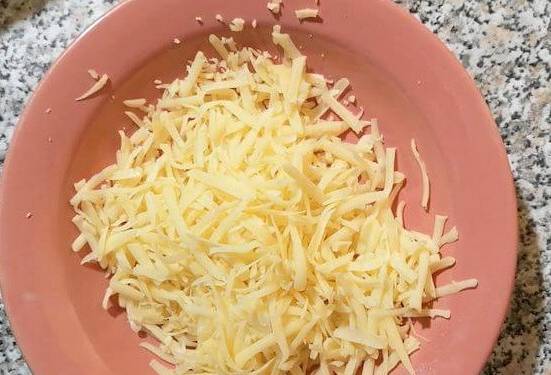 Салат «Бахор» с колбасой и огурцами классический