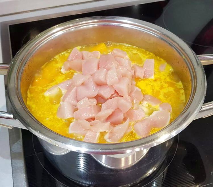 Крем-суп из тыквы с курицей и сливками