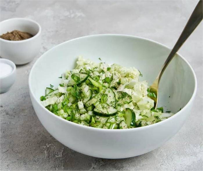 Овощной салат с льняным маслом Овощной салат с льняным маслом