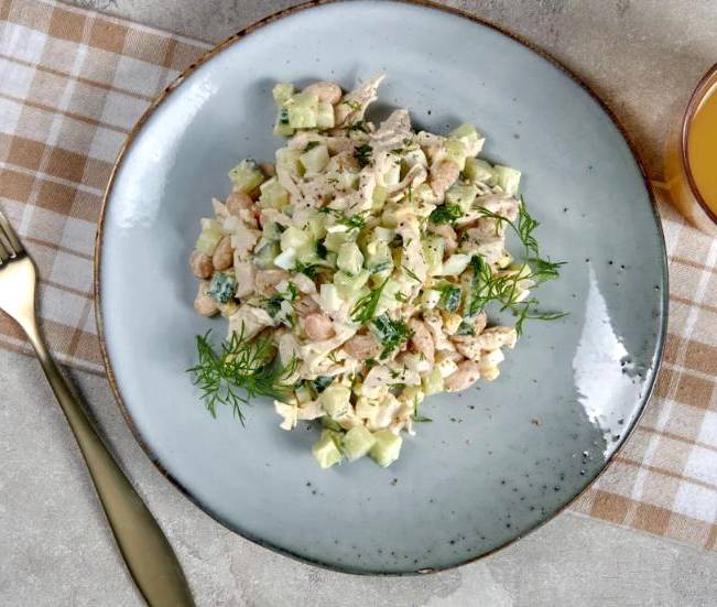 ПП салат с фасолью и курицей