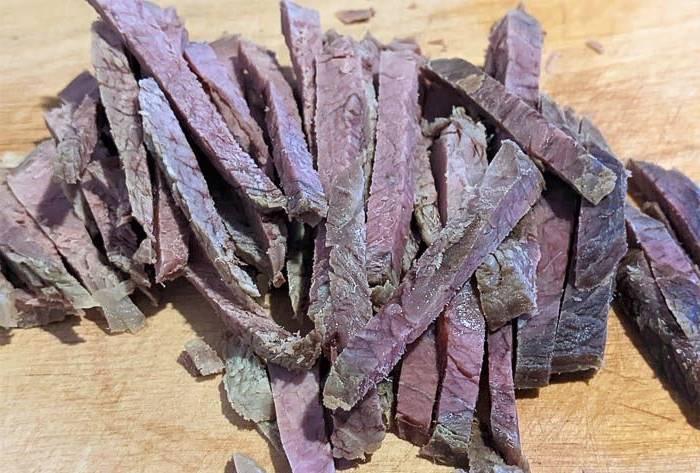 Салат «Будапешт» с говядиной, помидорами и перцем