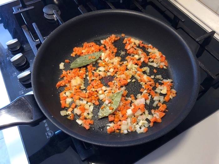 Суп из курицы с картошкой, морковкой и луком
