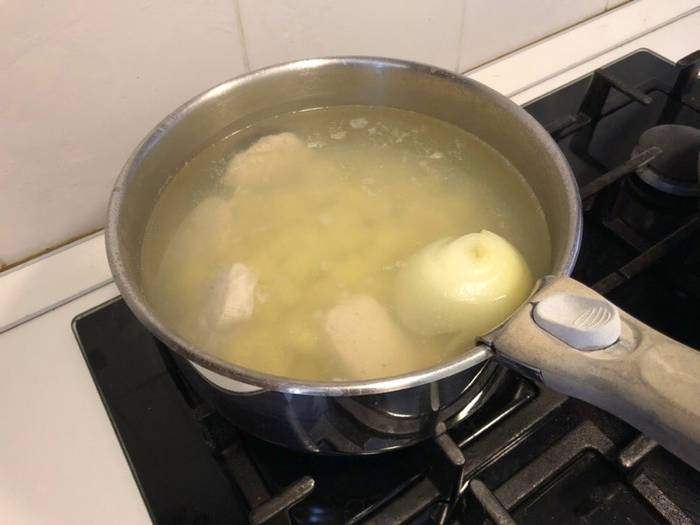 Суп из курицы с картошкой, морковкой и луком