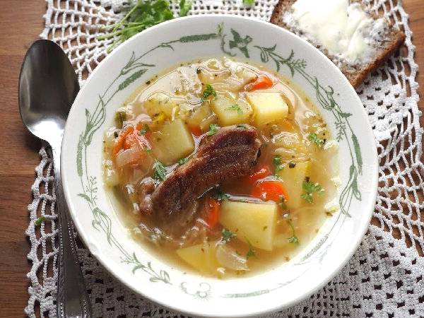 Суп с квашеной капустой и мясом