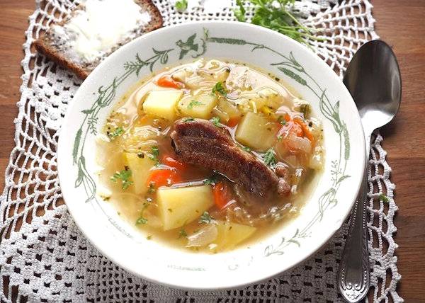 Суп с квашеной капустой и мясом