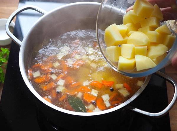 Суп с квашеной капустой и мясом