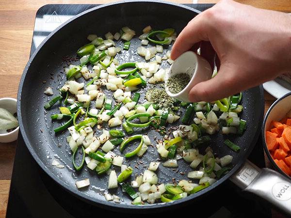 Суп с квашеной капустой и мясом
