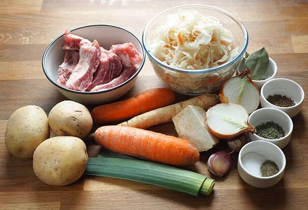 Суп с квашеной капустой и мясом