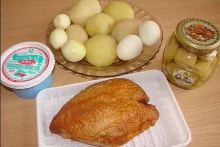 Салат «Белый лебедь» с грибами