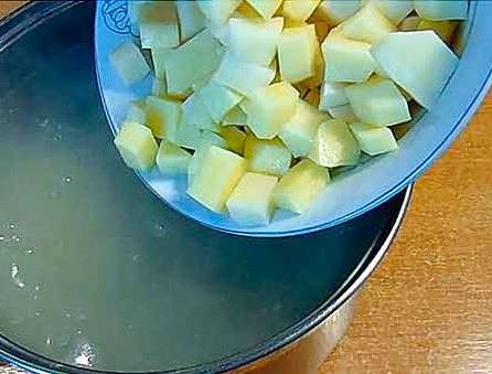 Суп с консервированной красной фасолью и мясом
