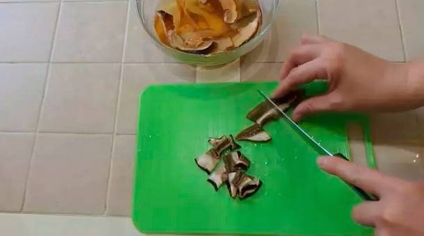 Суп из сушеных грибов с картошкой и мясом