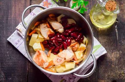 Суп с красной фасолью и мясом