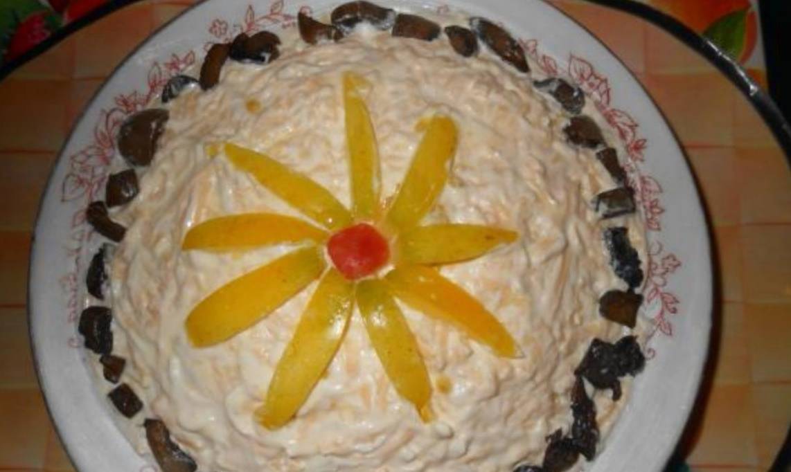 Салат «Бонапарт» с курицей и грибами