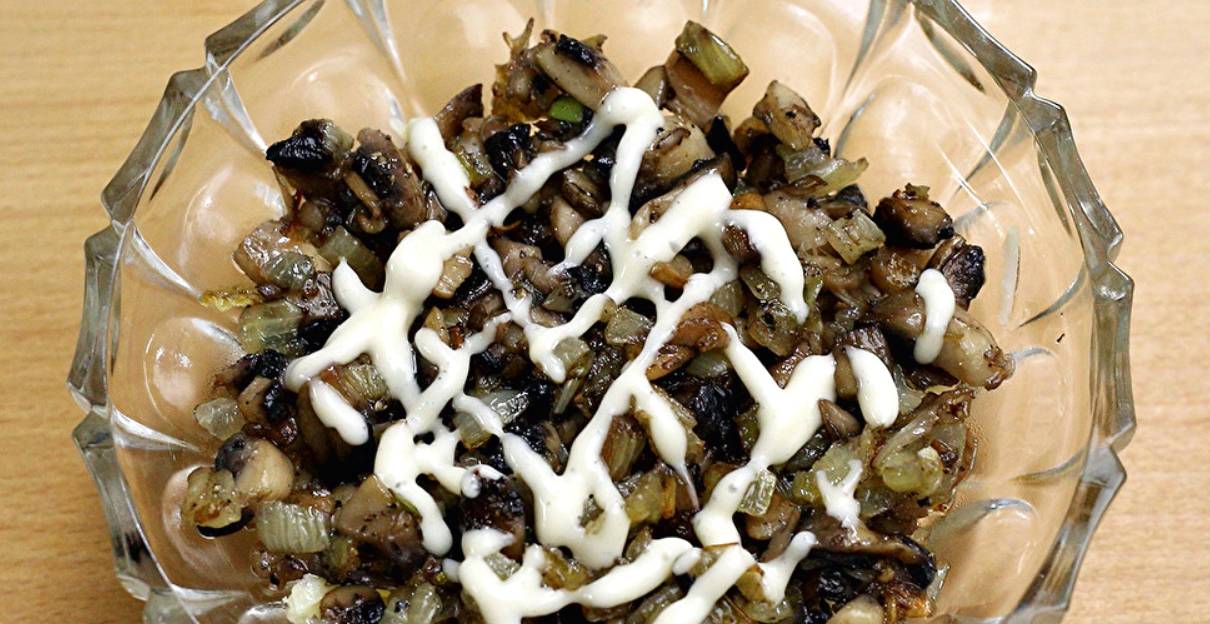 Салат «Белый танец» с курицей и грибами