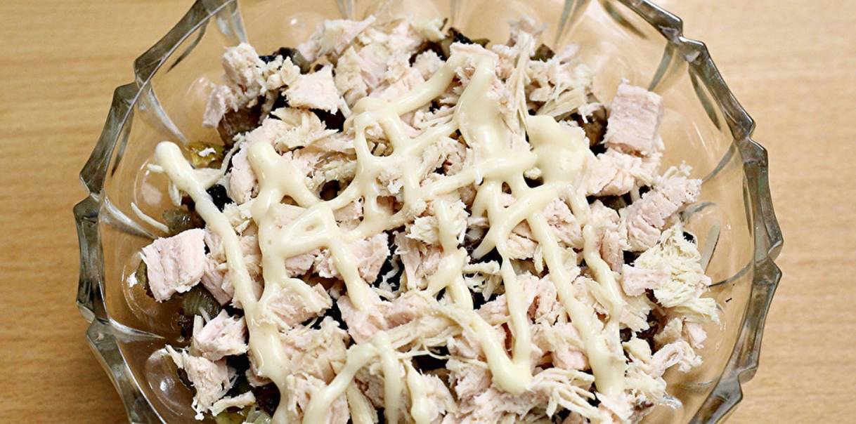 Салат «Белый танец» с курицей и грибами