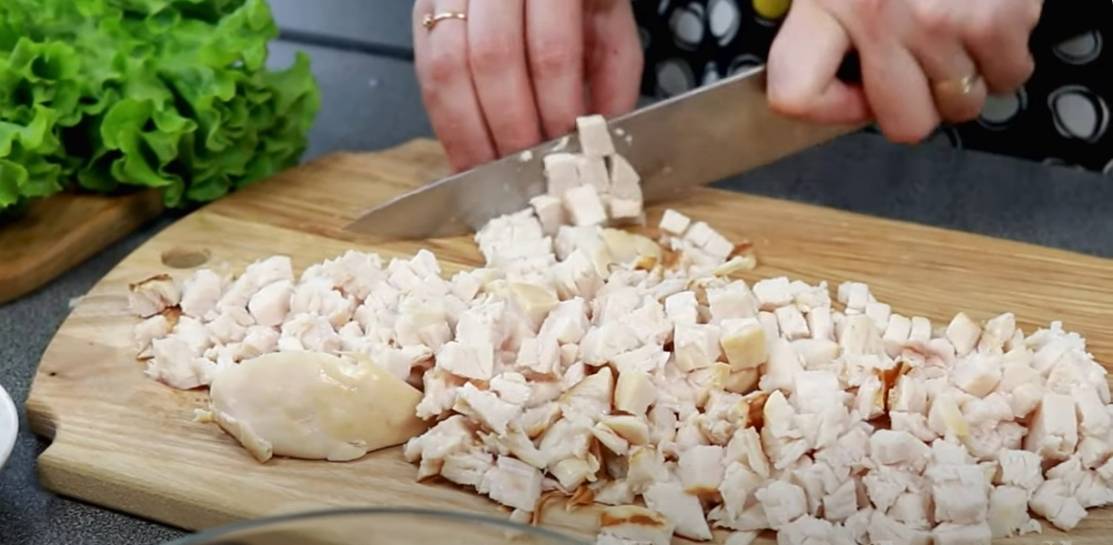Салат «Брио» с копчёной курицей Салат «Брио» с копчёной курицей