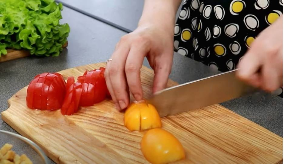 Салат «Брио» с копчёной курицей Салат «Брио» с копчёной курицей