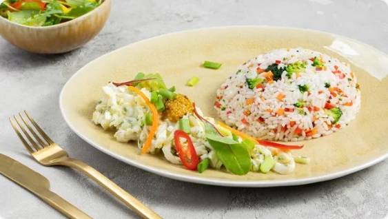 ПП диетический салат с кальмаром и яйцом