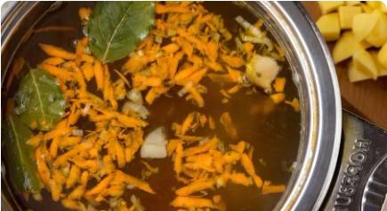 Грибной суп с перловкой и картошкой