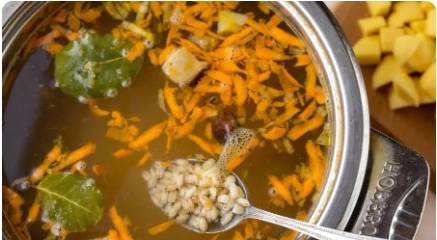 Грибной суп с перловкой и картошкой