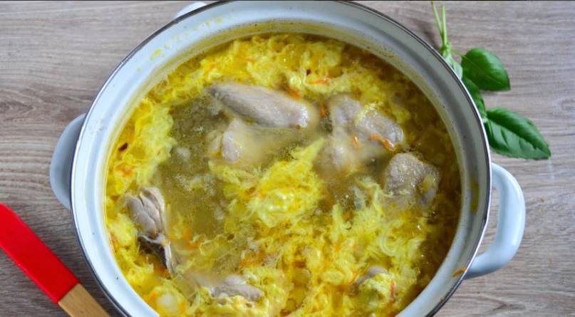 Куриный суп с яйцом и картошкой