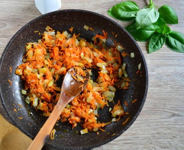 Куриный суп с яйцом и картошкой
