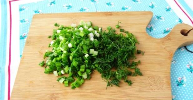 Салат «Охотничий» с копченой курицей и солеными огурцами
