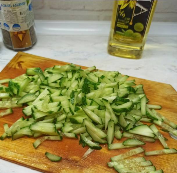 ПП салат с капустой и огурцами