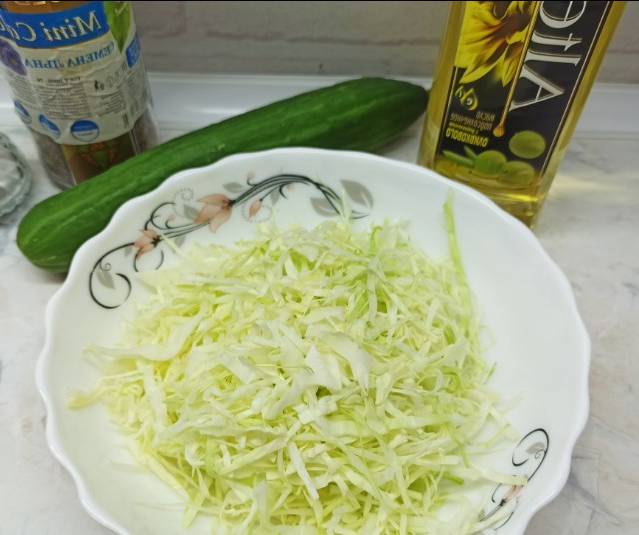 ПП салат с капустой и огурцами