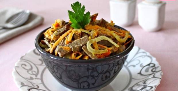 Печеночный салат с морковью и луком