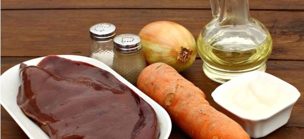 Печеночный салат с морковью и луком