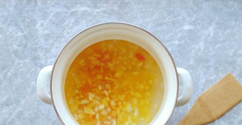 Суп с фасолью, курицей и картошкой