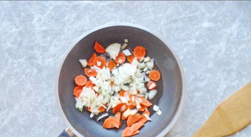 Суп с фасолью, курицей и картошкой