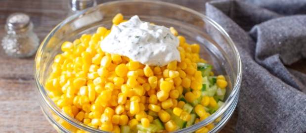 ПП салат с крабовыми палочками и кукурузой